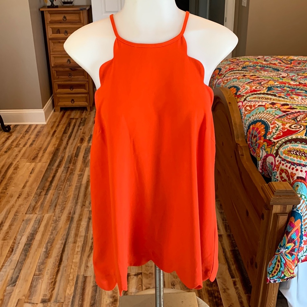 Scalloped edged sleeveless top size medium